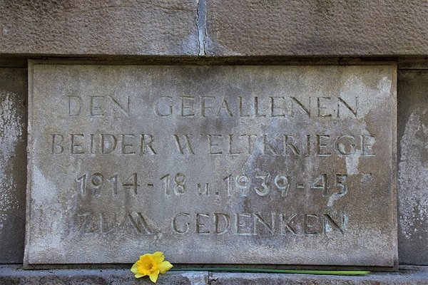 Comment concevoir une plaque funéraire qui vous ressemble